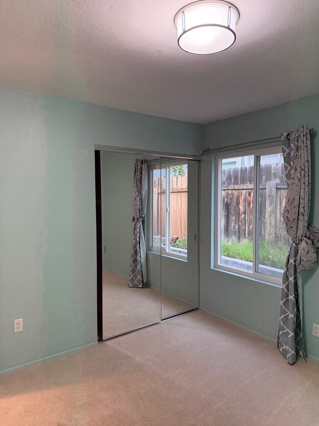 Building Photo - 1845 Blackhawk Ave