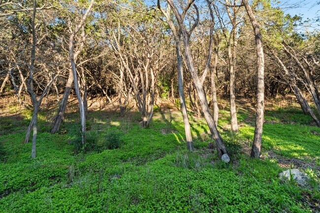 Building Photo - 2200 Homedale Dr