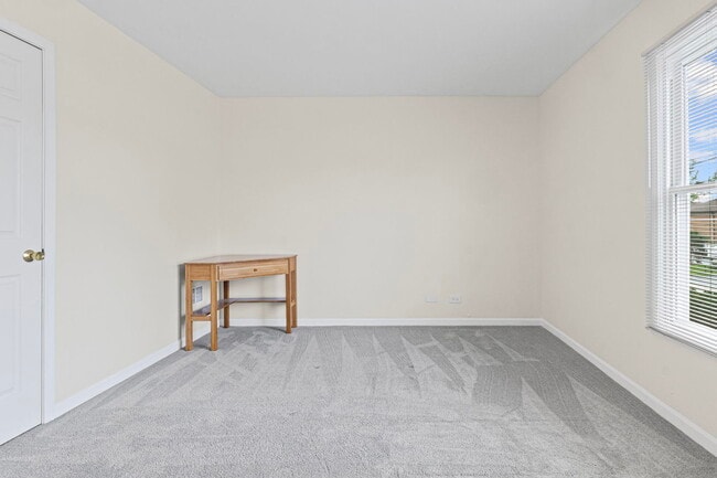 Building Photo - 1725 Pickwick Ln