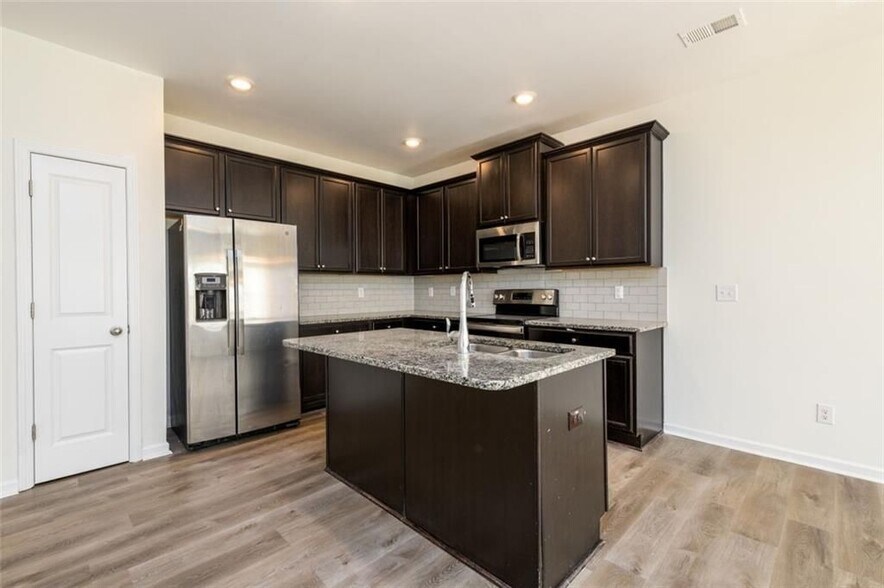 Building Photo - 4950 Elm Brook Dr