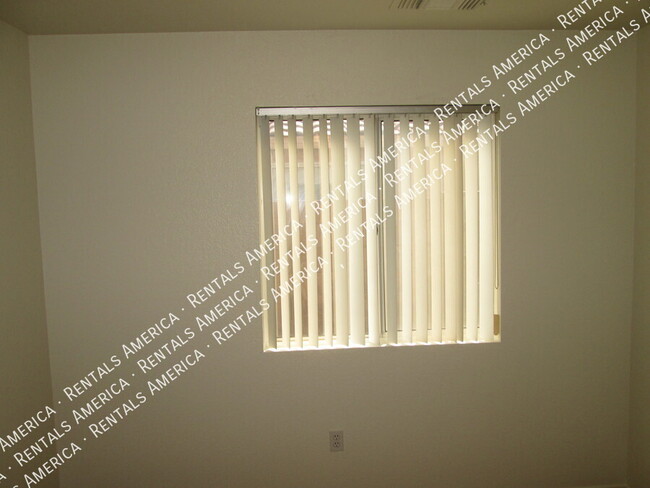 Building Photo - 1332 W Kesler Ln