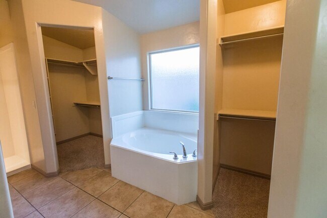 Building Photo - Custom 3 Bedroom Single-Family Home in Pri...