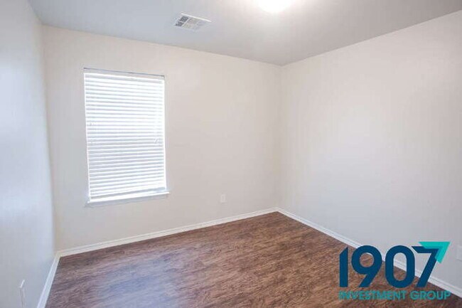 Building Photo - Sacious 4-Bedroom Home with Open Layout!