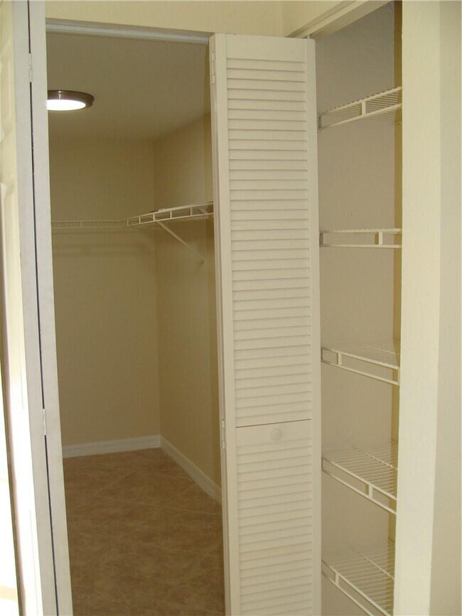 Building Photo - 4245 S 57th Ave
