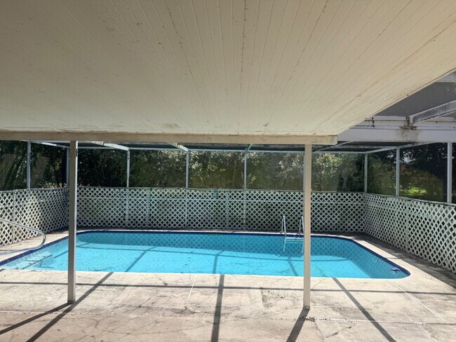 Building Photo - Pool Home For Rent.  3 Bedroom 2 Bathroom 2 Car Garage