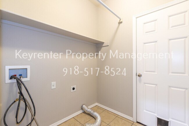 Building Photo - 3 Bed | 2.5 Bath in Broken Arrow!