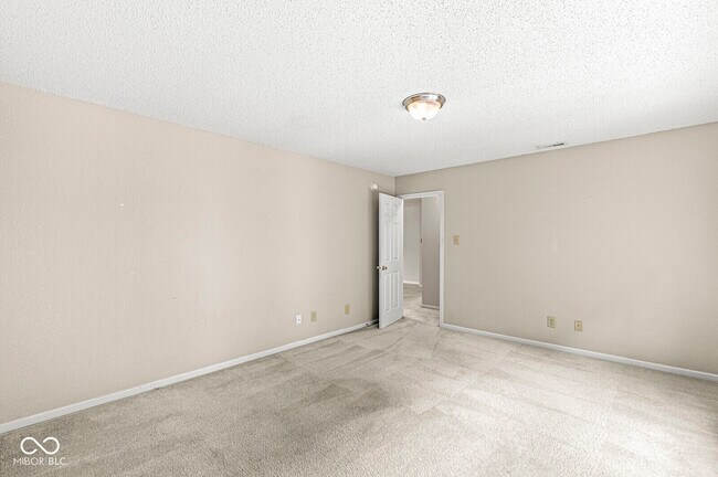 Building Photo - 5641 Buck Dr