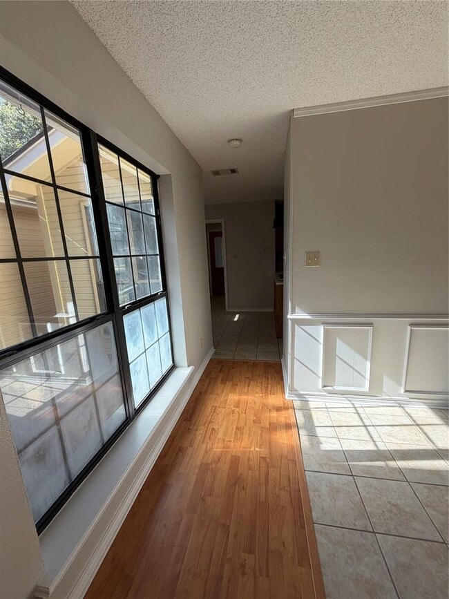 Building Photo - 718 Brazos St