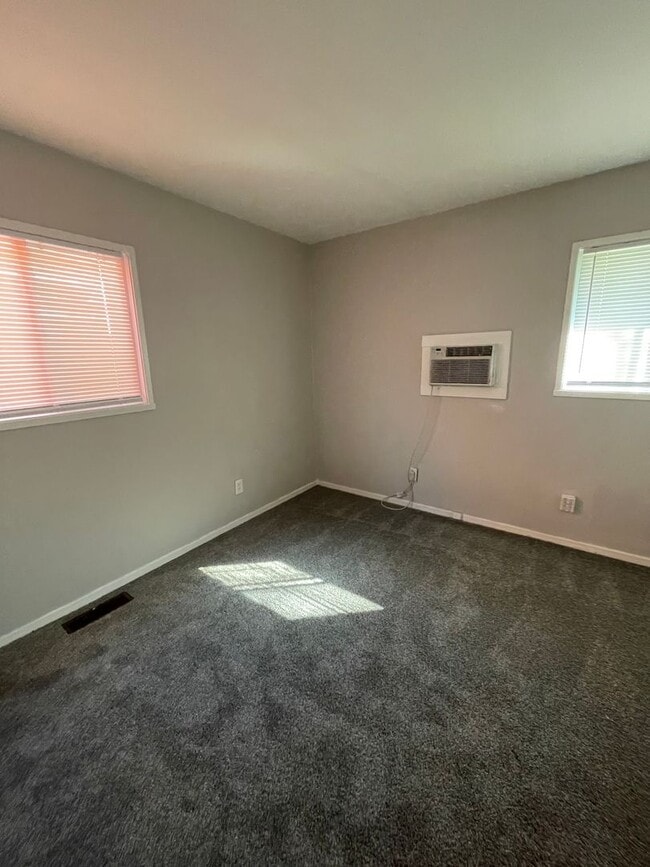 Building Photo - Eagledale - 4 bedroom home.