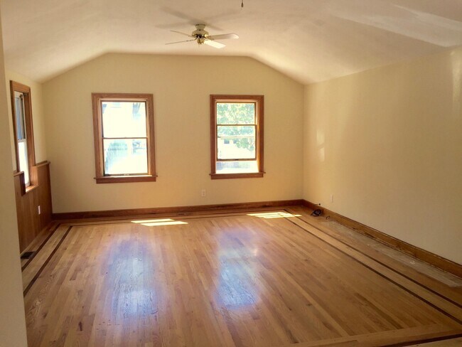 Building Photo - 268 Sanford St