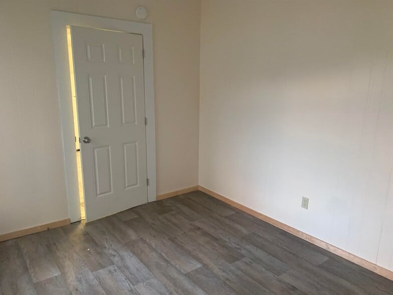 Building Photo - 22 Spring