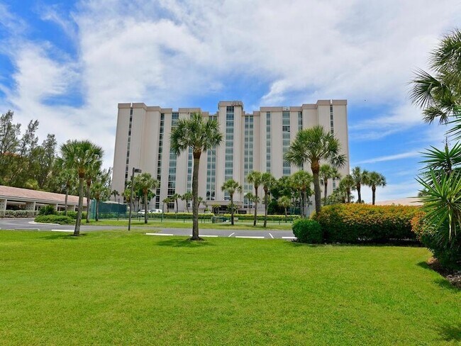 Building Photo - 2425 Gulf of Mexico Dr