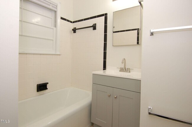 Building Photo - 3206