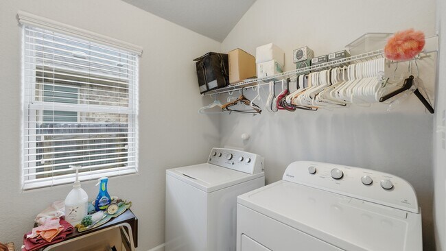 Building Photo - Spacious 3-Bed, 3-Bath Home with Island Kitchen, Loft, and Fenced Yard in New Braunfels