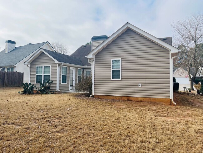 Building Photo - Welcome home! 3 Bedroom 2 Bath home in Sum...