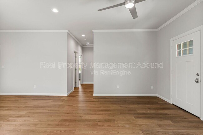 Building Photo - 101 E 11th St S