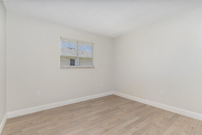 Building Photo - 4112 Yellow Pine Ln