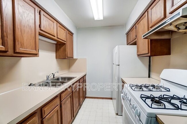 Building Photo - 3164 Kylemore Rd