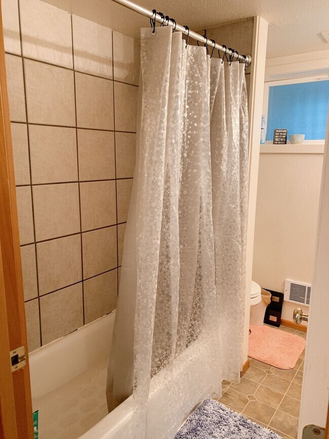 Building Photo - 1029 High St