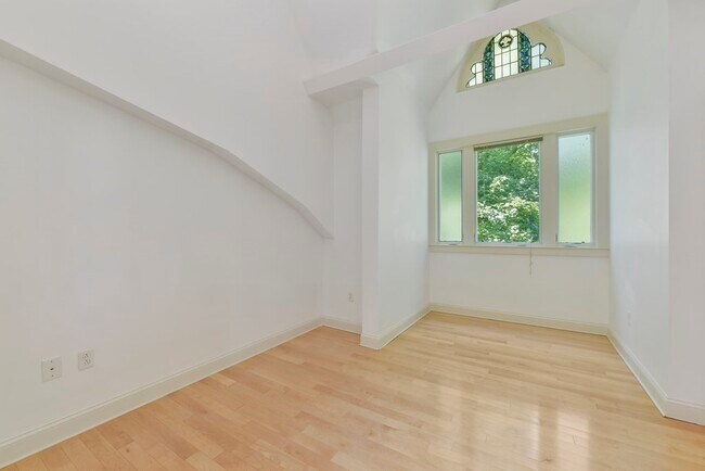 Building Photo - 201 Freeman St