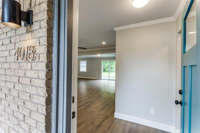 Building Photo - 4018 Western Cir