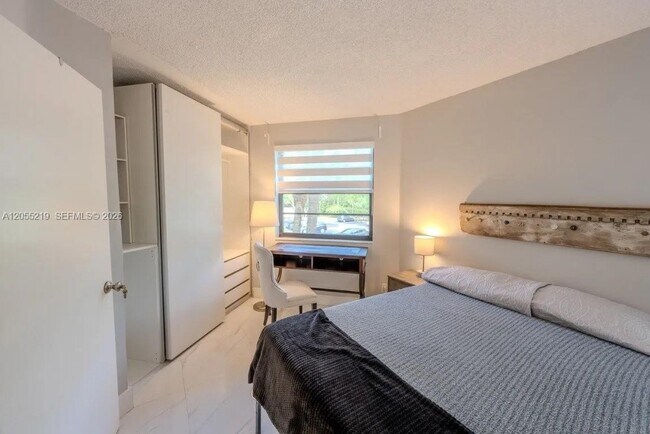 Building Photo - 10451 W Broward Blvd