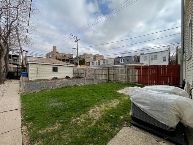 Building Photo - 3615 N Troy St