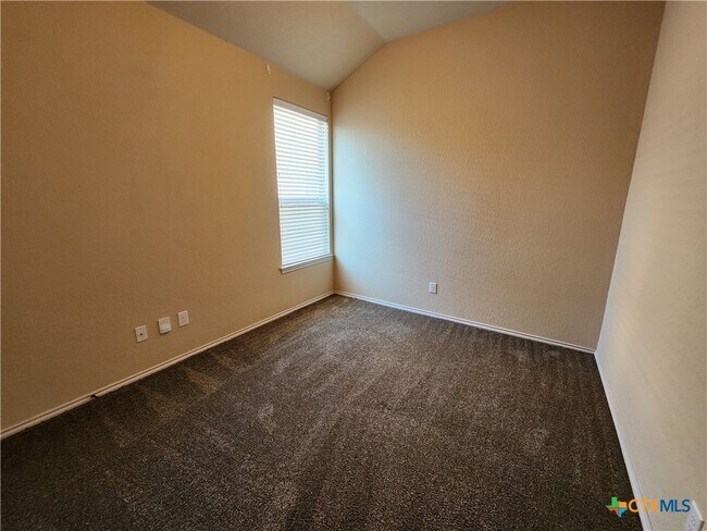 Building Photo - 538 Creekside Cir
