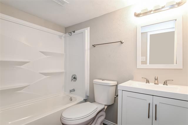 Building Photo - 1704 Panola Dr