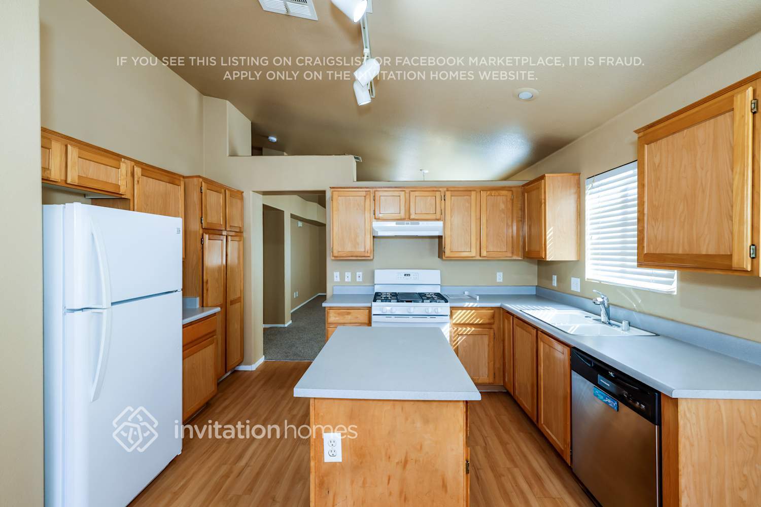 Building Photo - 7285 Golden Star Ave