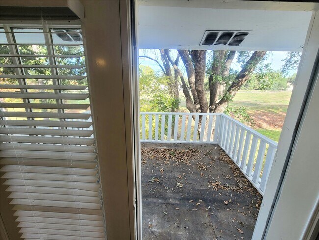 Building Photo - 5920 Arncliffe Dr