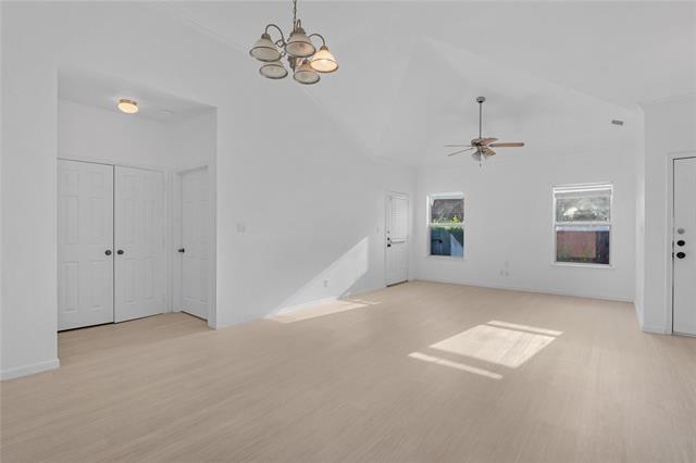 Building Photo - 989 Lake Dr