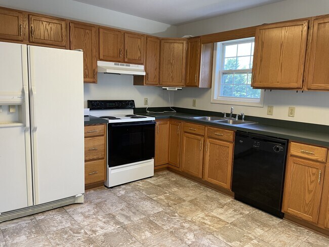 Building Photo - 10197 Madison Dr