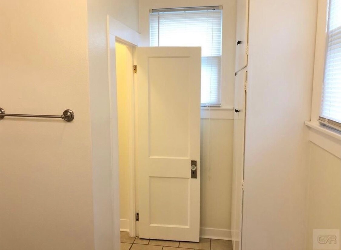 Building Photo - 2016 57th St