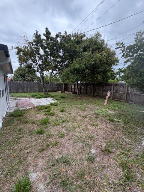 Building Photo - 500 NW 8th Ct