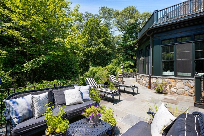 Building Photo - 59 Cat Rock Rd