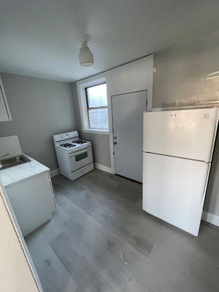 Building Photo - 1236 W 83rd St