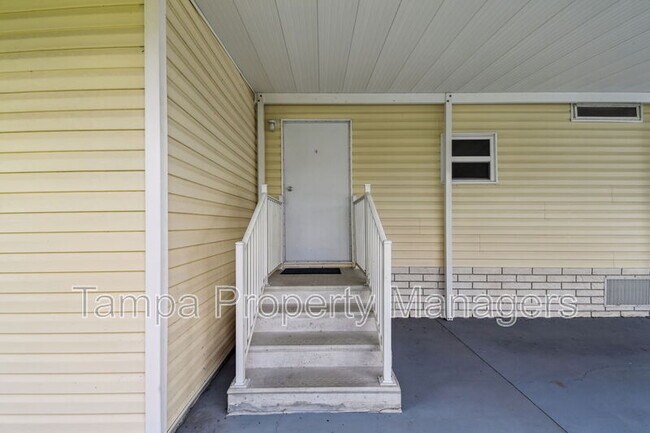 Building Photo - 242 Country Ln