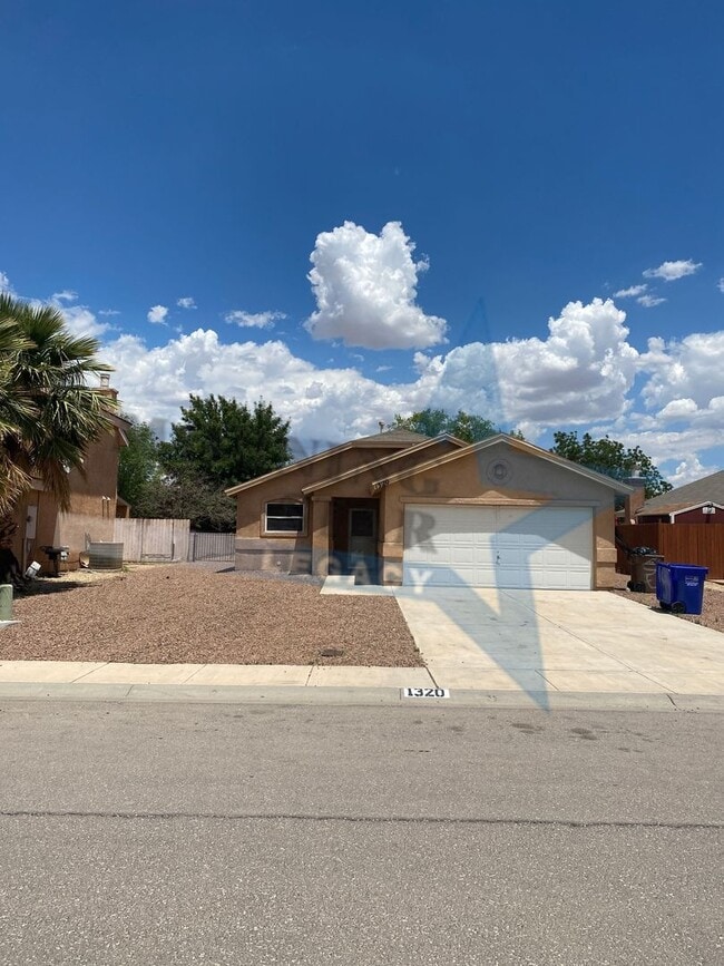 Building Photo - 3 bedroom home in Legends West!