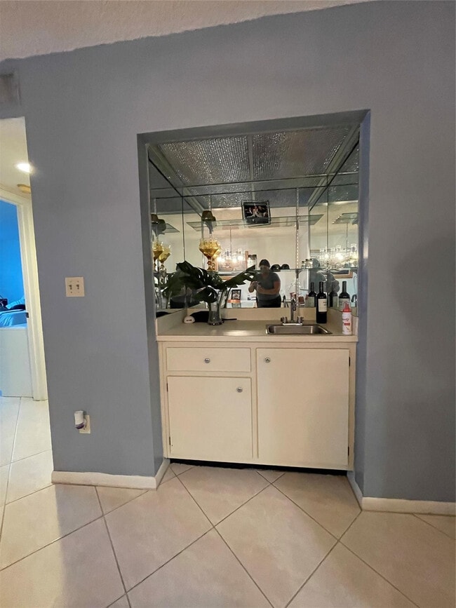 Building Photo - 16141 Blatt Blvd