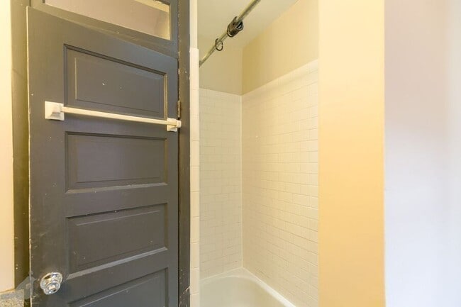 Building Photo - 337 14th St NE