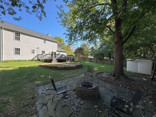 Building Photo - Stunning 4 Bed 2.5 Bath Single-Family Home...