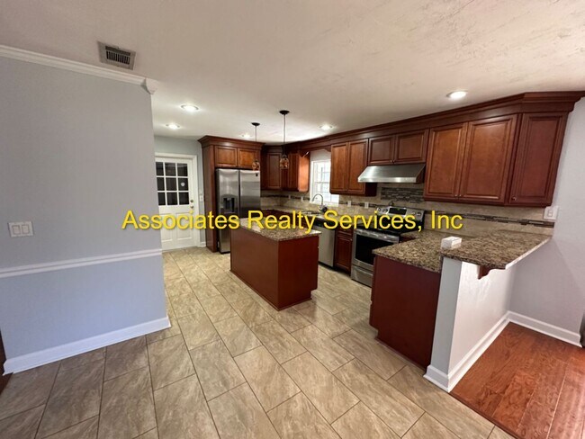 Building Photo - Beautiful Large Home with Screened Pool in Buckingham West!