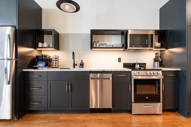 Building Photo - 1011 Canal St