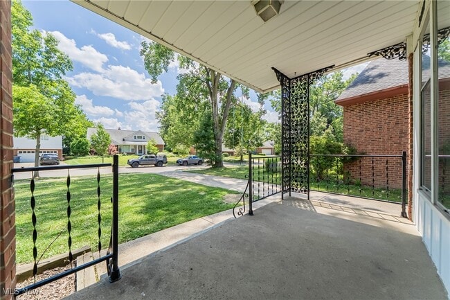 Building Photo - 24111 Edgehill Dr