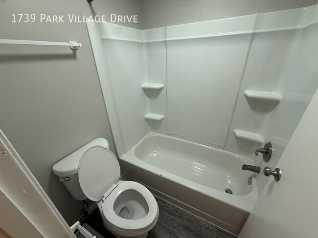 Building Photo - 1739 Park Village Dr
