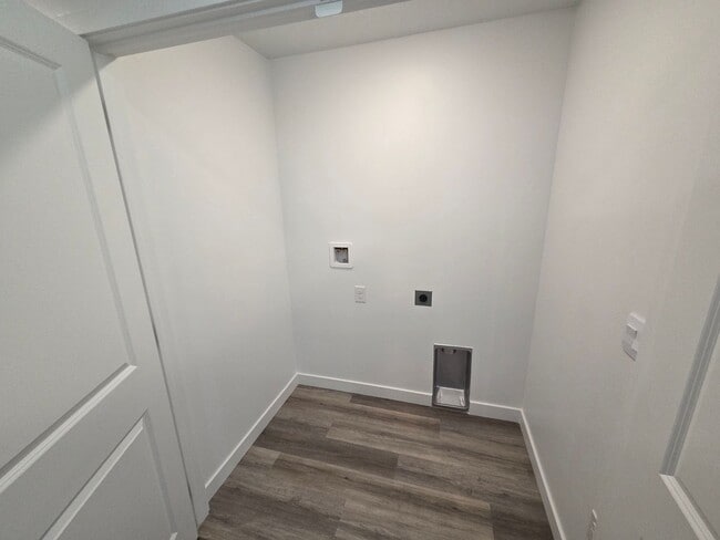 Building Photo - Discover Your Washington Dream Home!