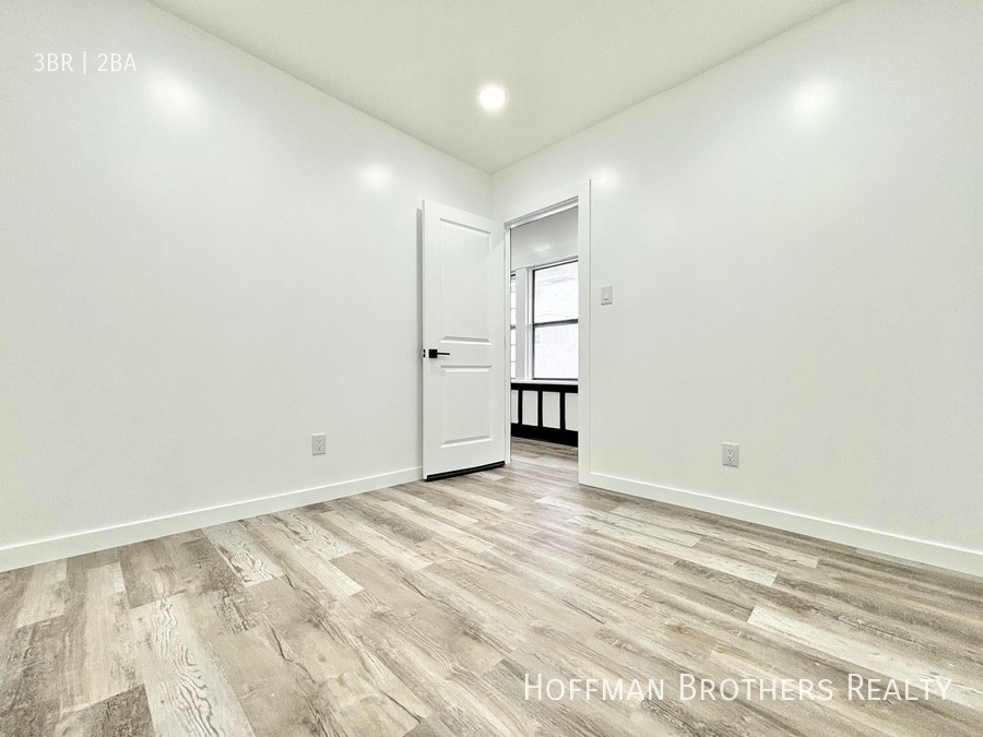 Building Photo - 1518 11th Pl