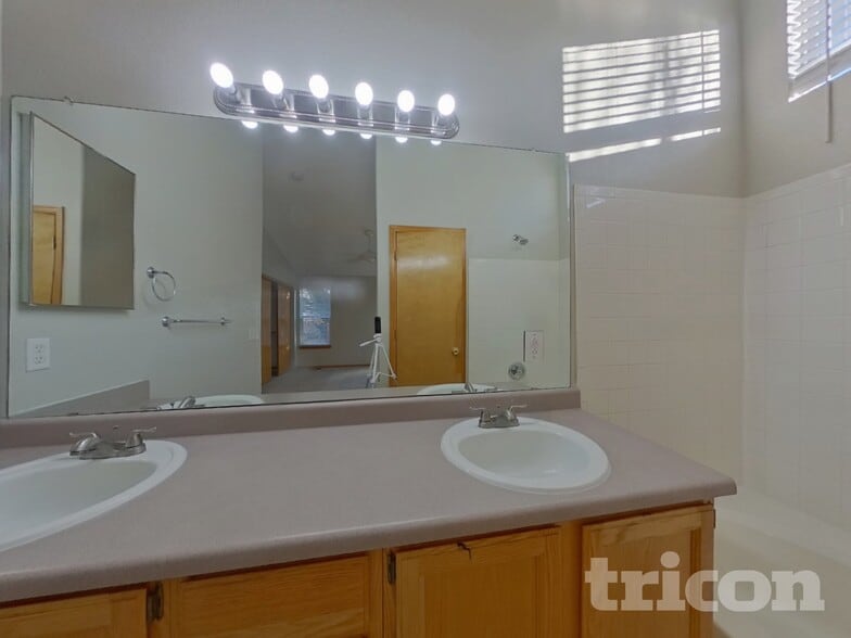 Building Photo - 18298 E Baltic Pl