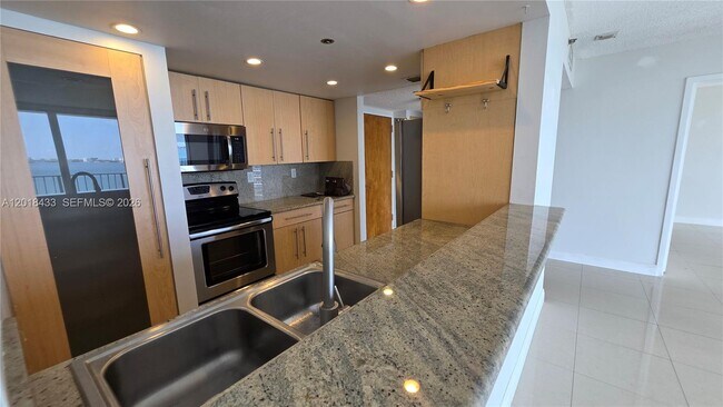 Building Photo - 7601 E Treasure Dr